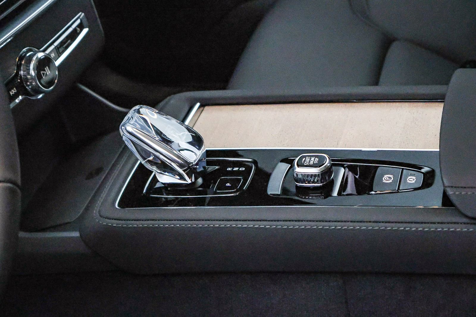 Used 2025 Volvo XC90 B6 Plus w/ Protection Package Premier image 30