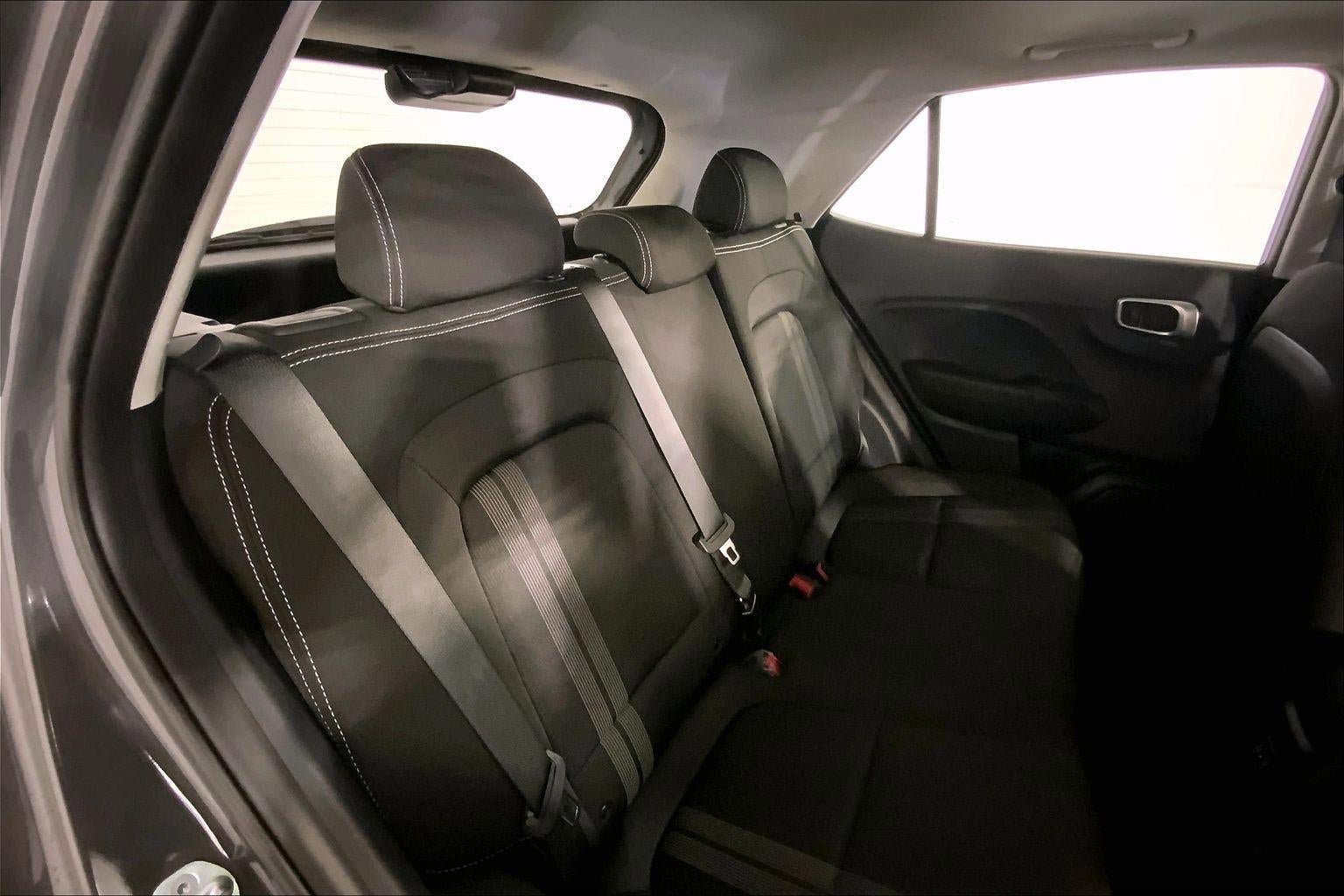 Used 2025 Hyundai Venue SEL FWD image 23