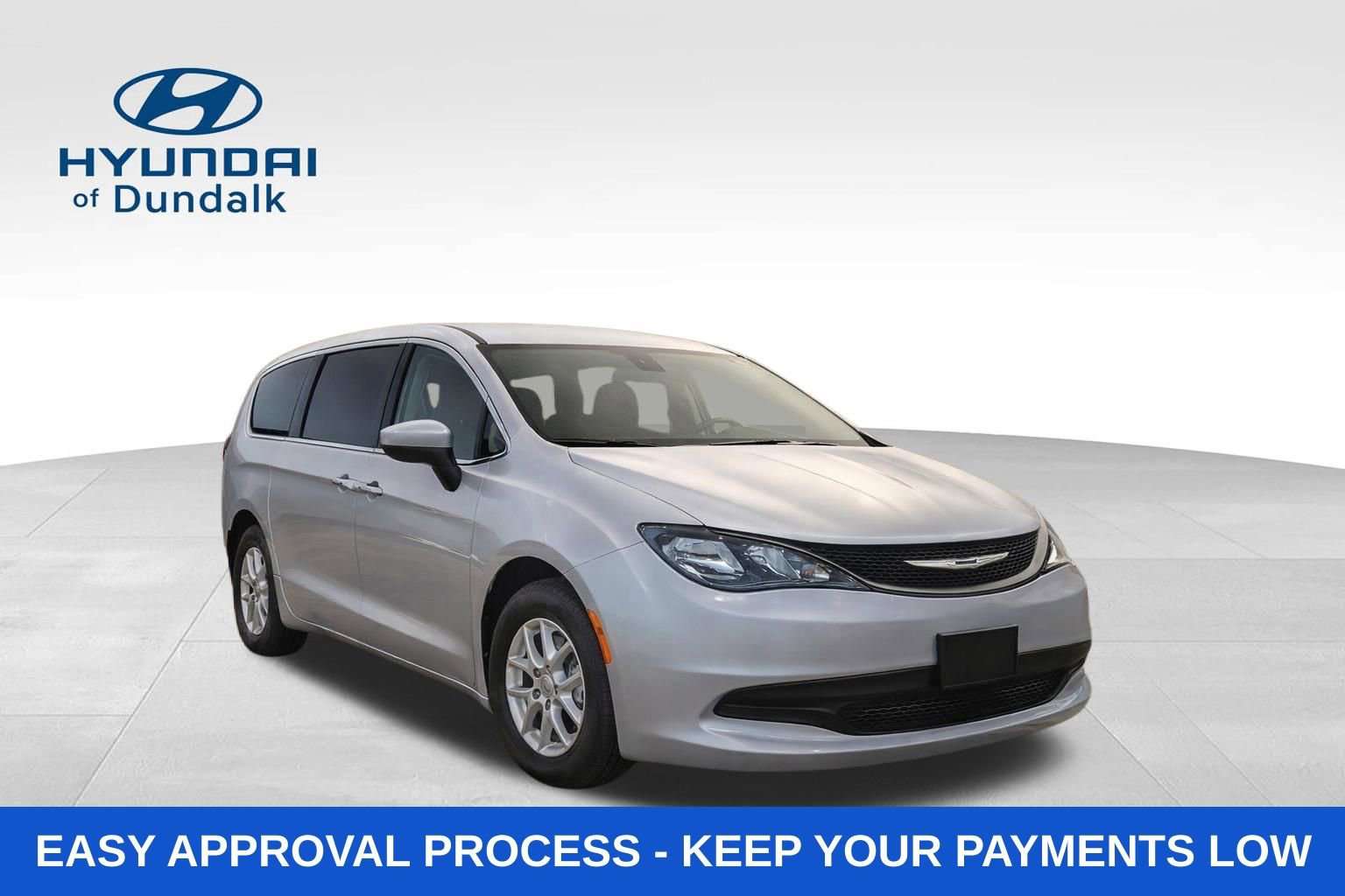 Used 2022 Chrysler Voyager LX image 3