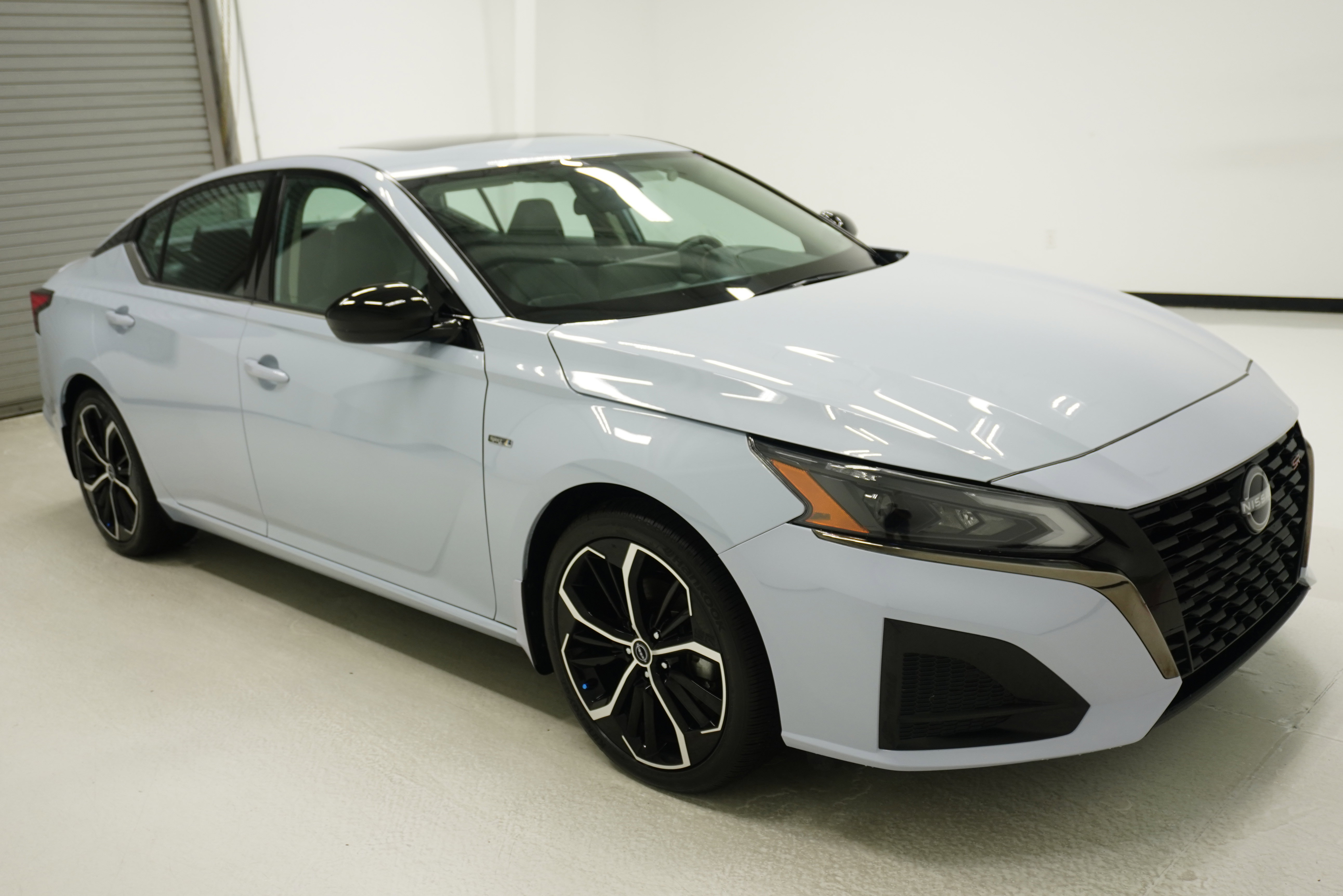 Used 2023 Nissan Altima 2.5 SR w/ SR Premium Package FWD image 3