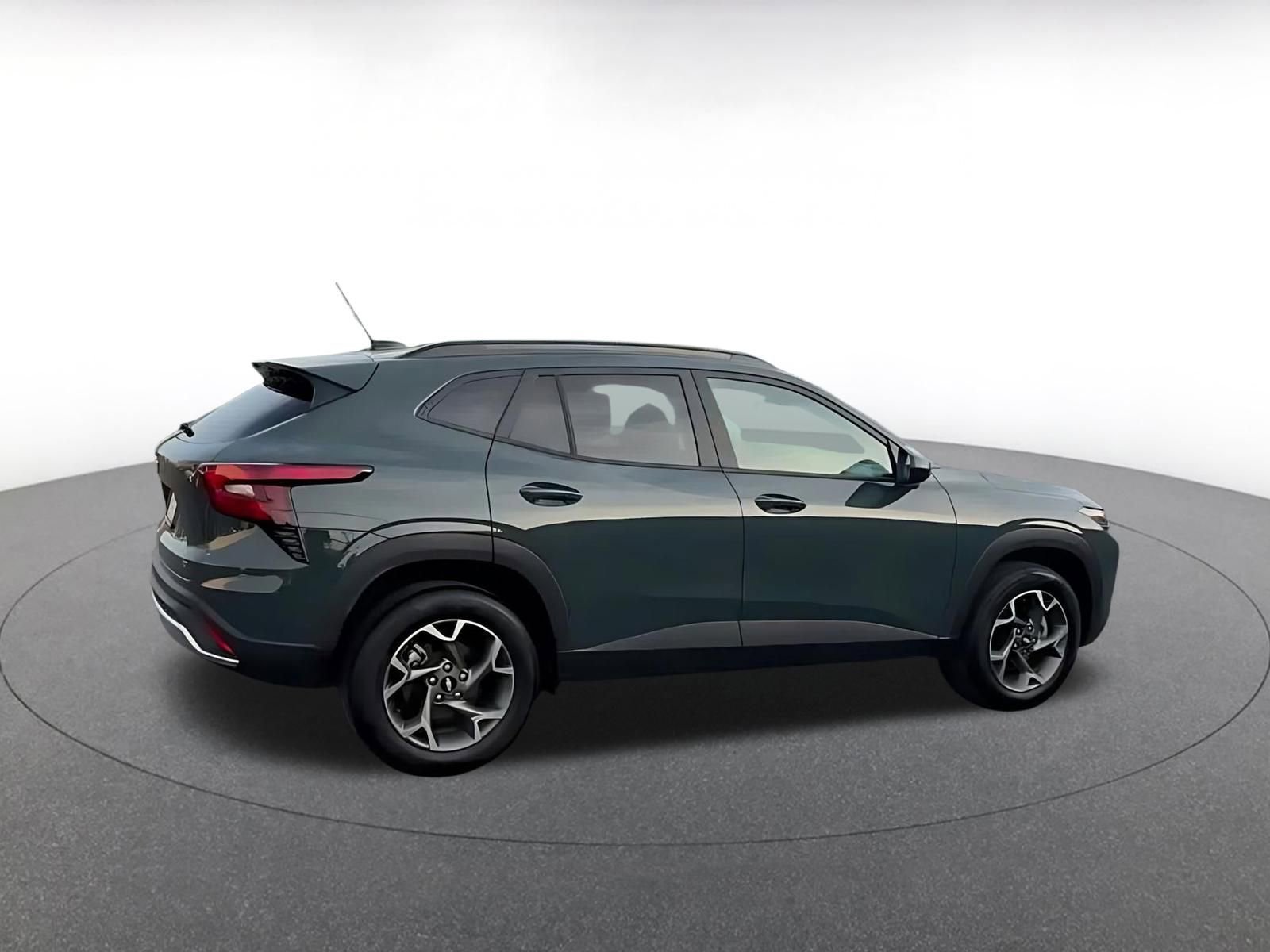 Used 2025 Chevrolet Trax LT w/ LT Convenience Package image 12