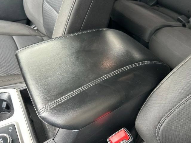 Used 2023 Ford Explorer XLT AWD/4WD image 35