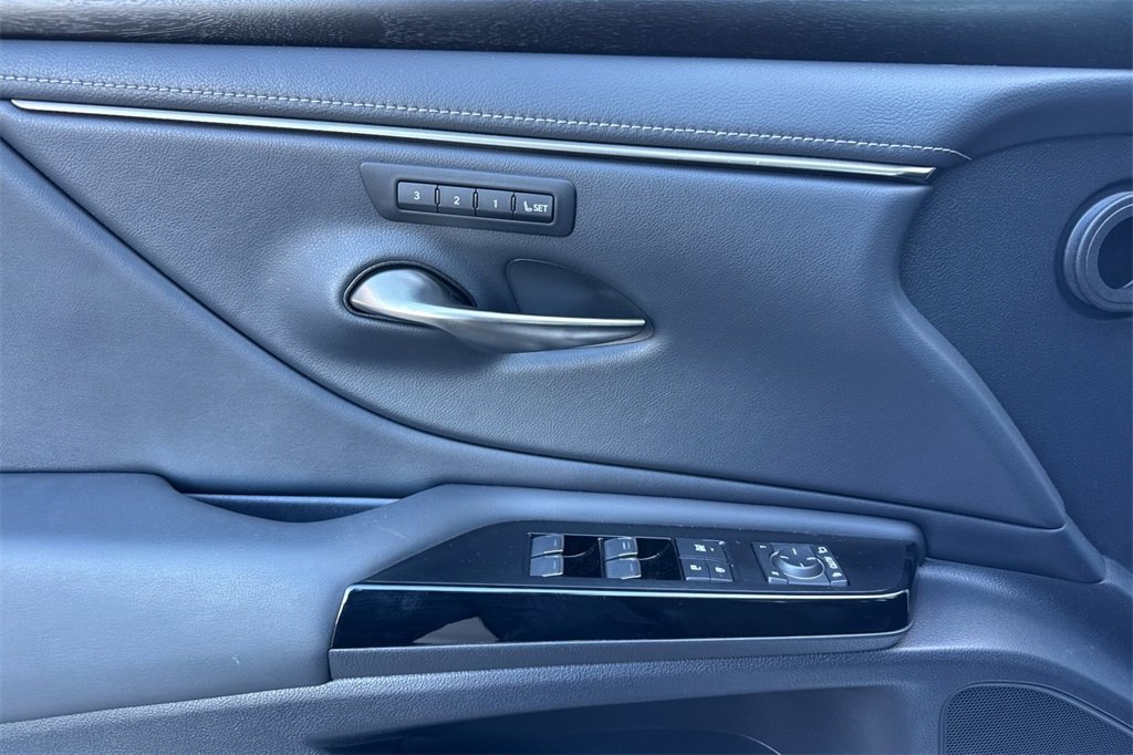 Used 2023 Lexus ES 350 w/ Premium Package image 15