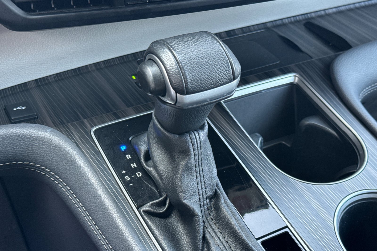Certified 2024 Toyota Sienna Limited FWD image 28