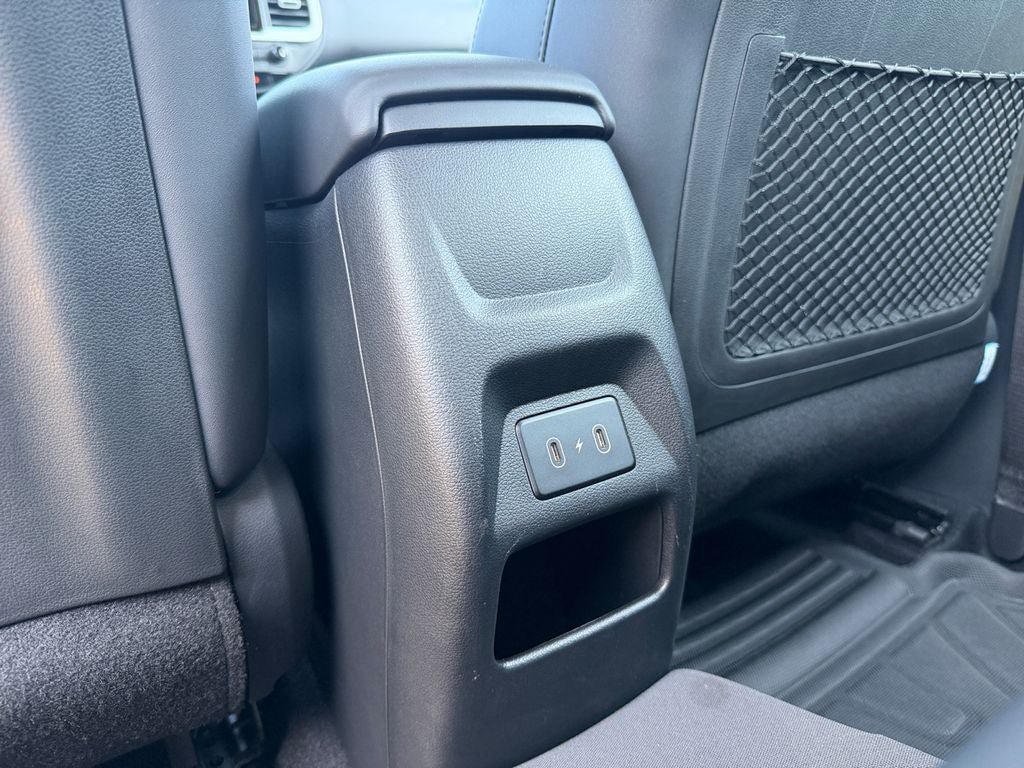 Certified 2025 Hyundai Venue Limited FWD image 32