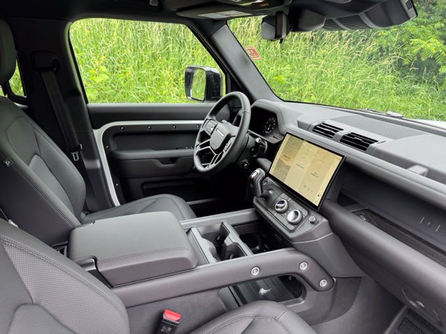 New 2026 Land Rover Defender 110 X-Dynamic SE AWD/4WD image 19