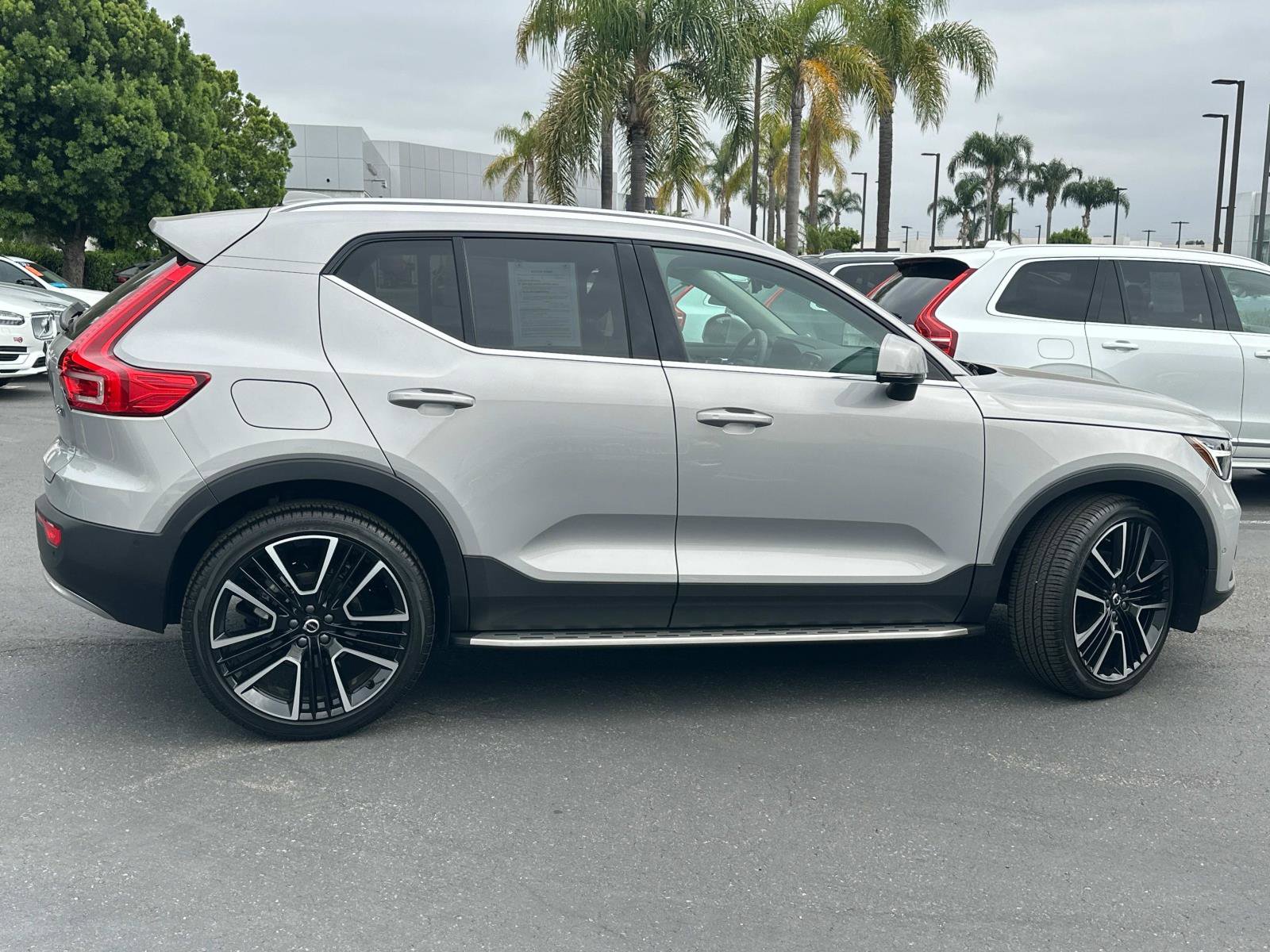 Certified 2024 Volvo XC40 B5 Ultimate w/ Climate Package AWD/4WD image 3