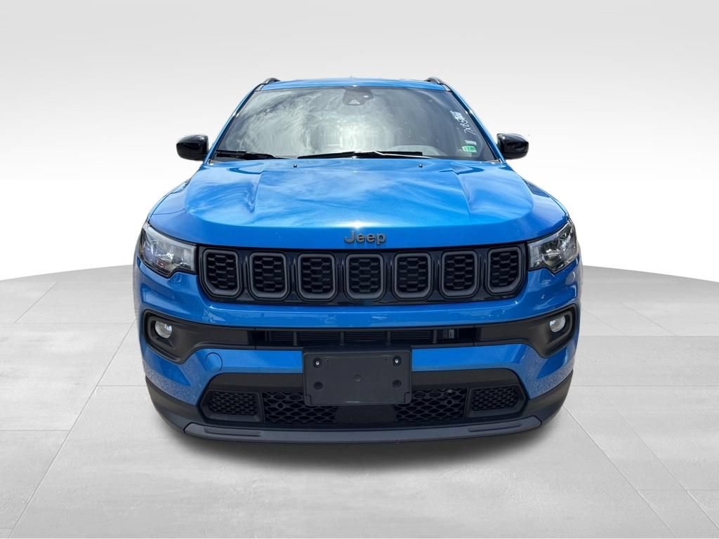 Used 2025 Jeep Compass Latitude w/ Convenience Group AWD/4WD image 9