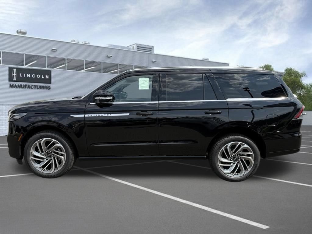 New 2027 Lincoln Navigator Reserve AWD/4WD image 4