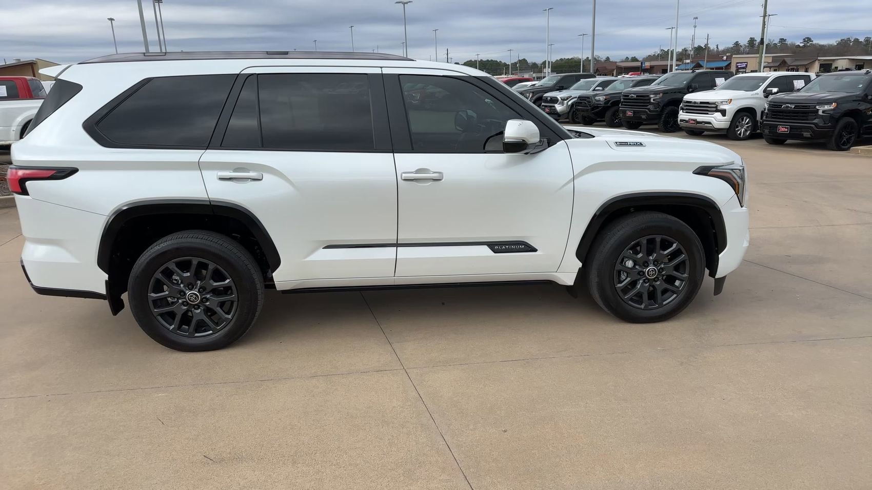 Used 2024 Toyota Sequoia Platinum AWD/4WD image 2
