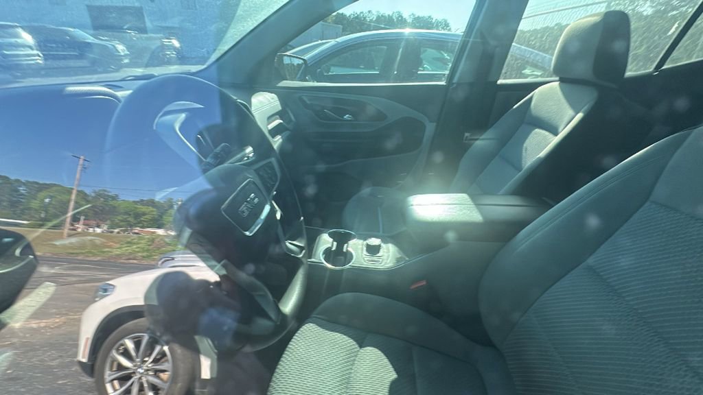 Used 2024 GMC Terrain SLE w/ Driver Convenience Package FWD image 6