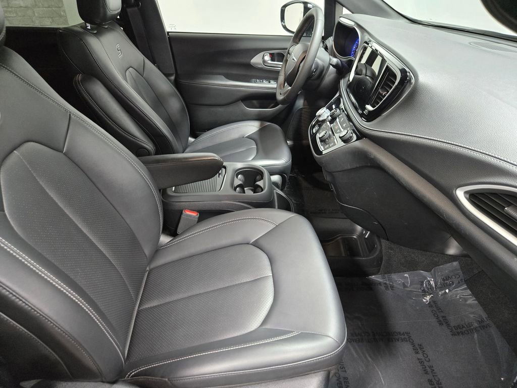 Used 2024 Chrysler Pacifica Touring-L w/ S Appearance Package AWD/4WD image 61