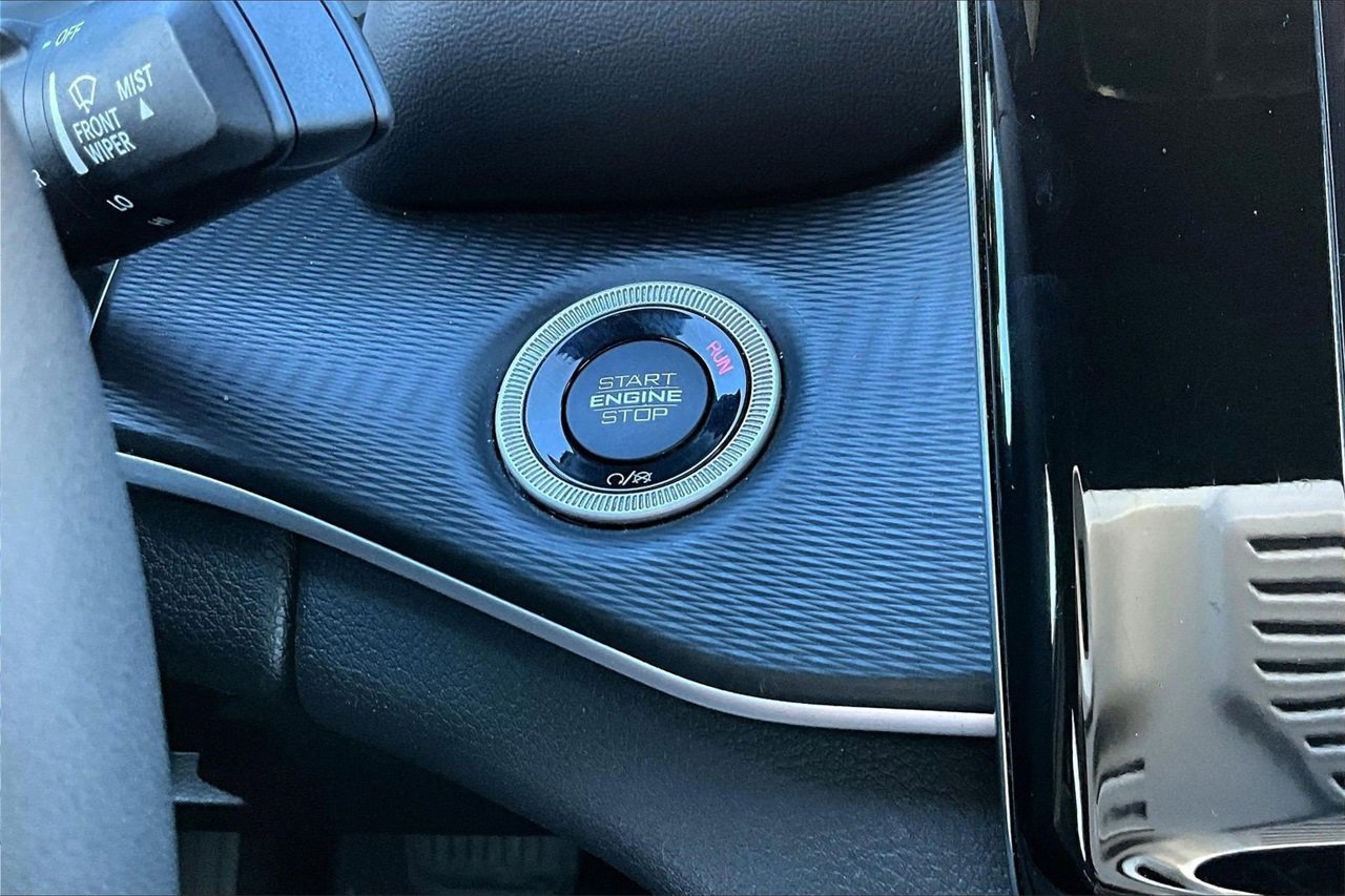 Used 2023 Jeep Grand Cherokee L Laredo image 26