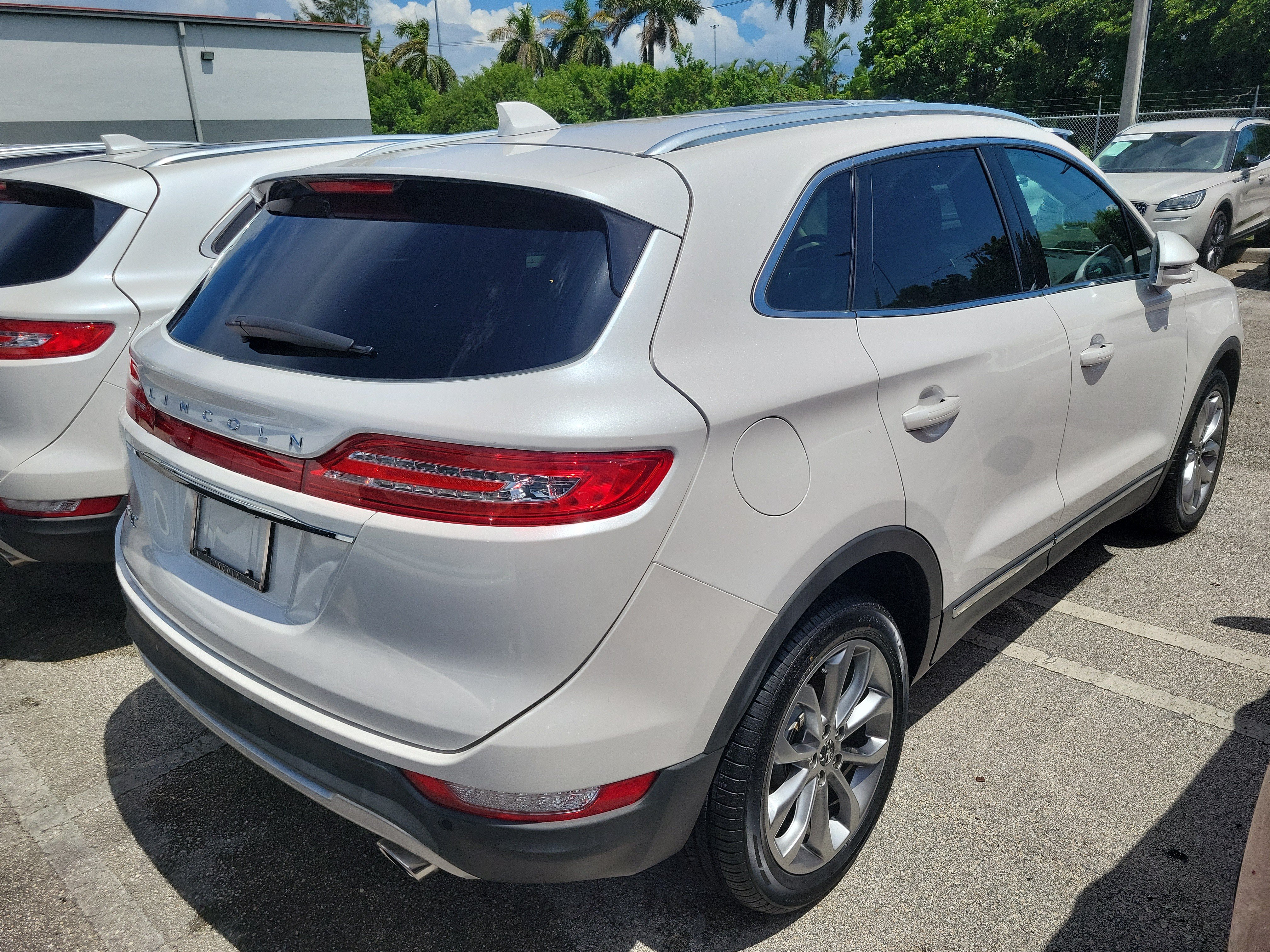 Used 2019 Lincoln MKC Select w/ Select Plus Package FWD image 3