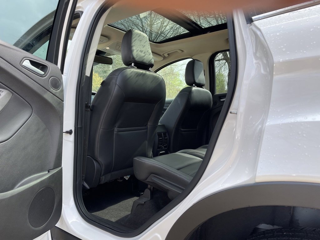 Used 2019 Ford Escape Titanium image 10
