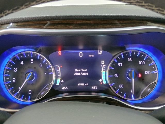 Used 2023 Chrysler Pacifica Limited FWD image 19