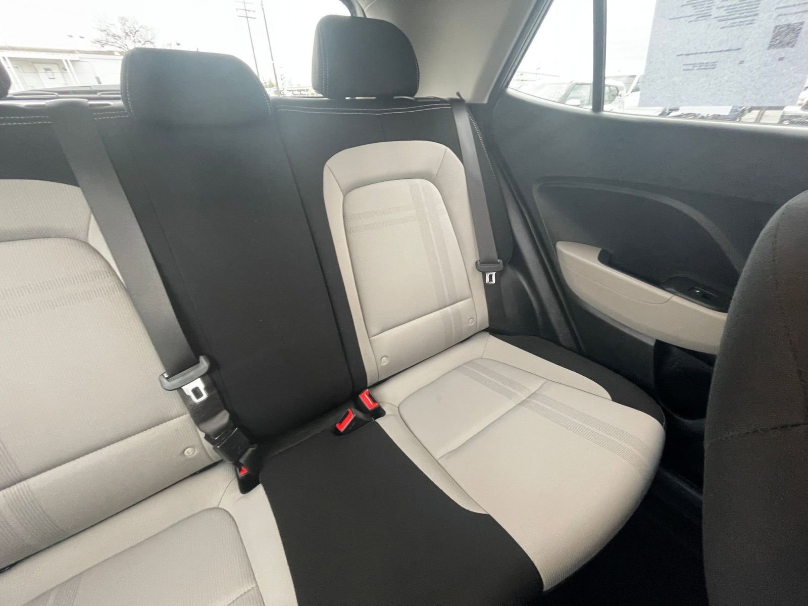 Used 2025 Hyundai Venue SEL image 33