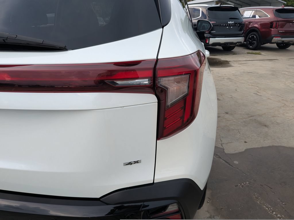 Certified 2025 Kia Seltos EX w/ EX Sunroof Package AWD/4WD image 10
