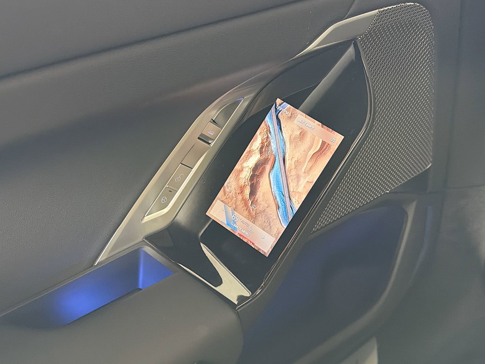 Used 2025 BMW 740i xDrive image 28