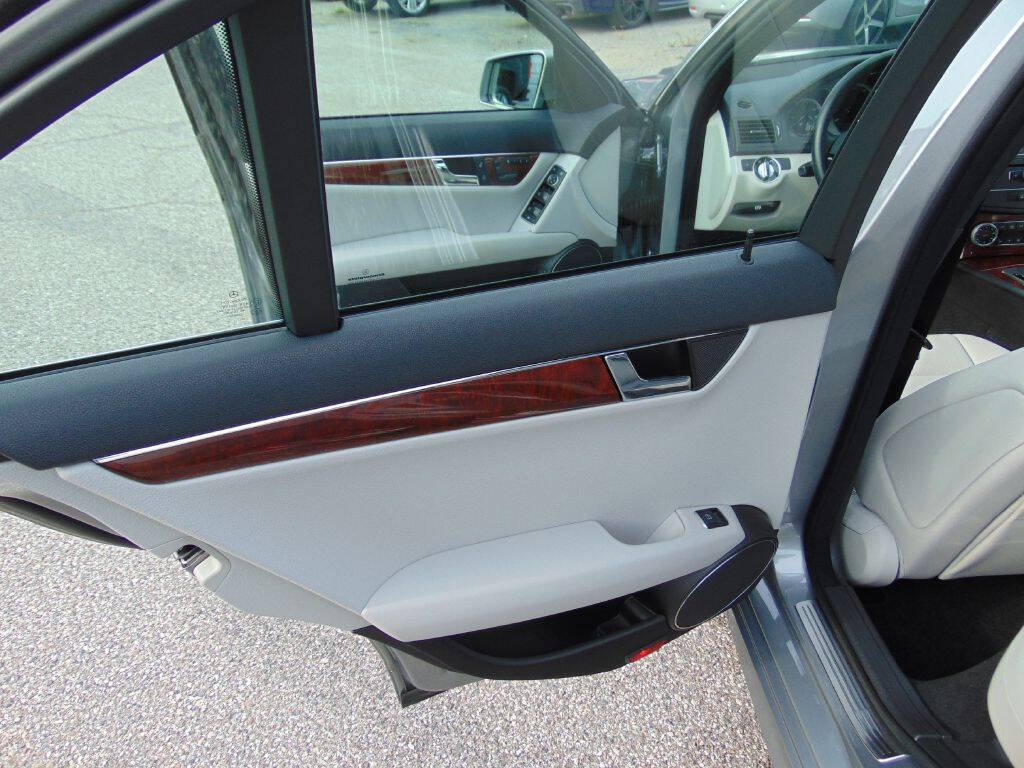 Used 2011 Mercedes-Benz C 300 Sedan image 17