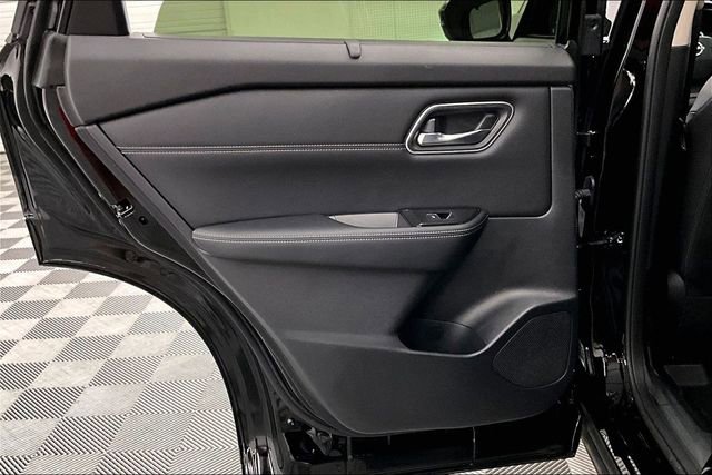 Used 2025 Nissan Rogue Platinum w/ Platinum Premium Package image 23