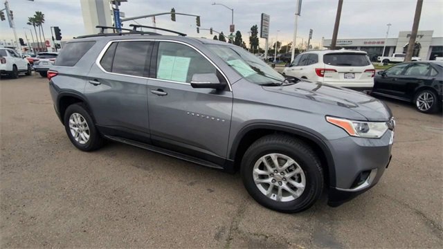 Used 2021 Chevrolet Traverse LT image 2