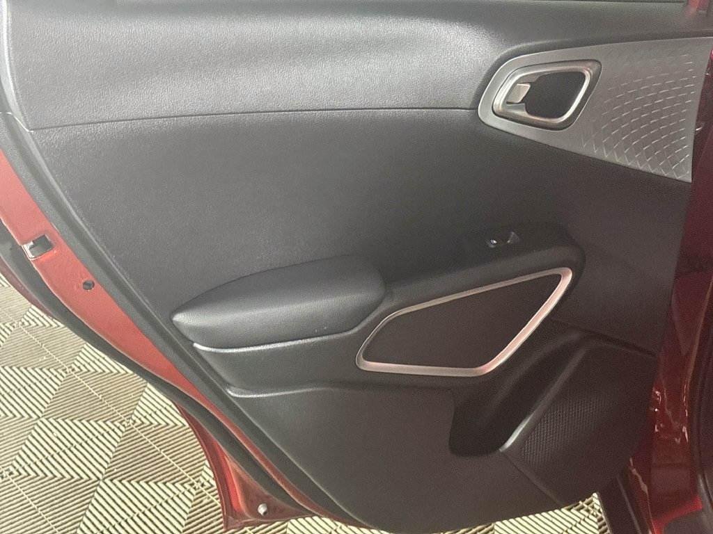 Used 2025 Kia Soul LX FWD image 18