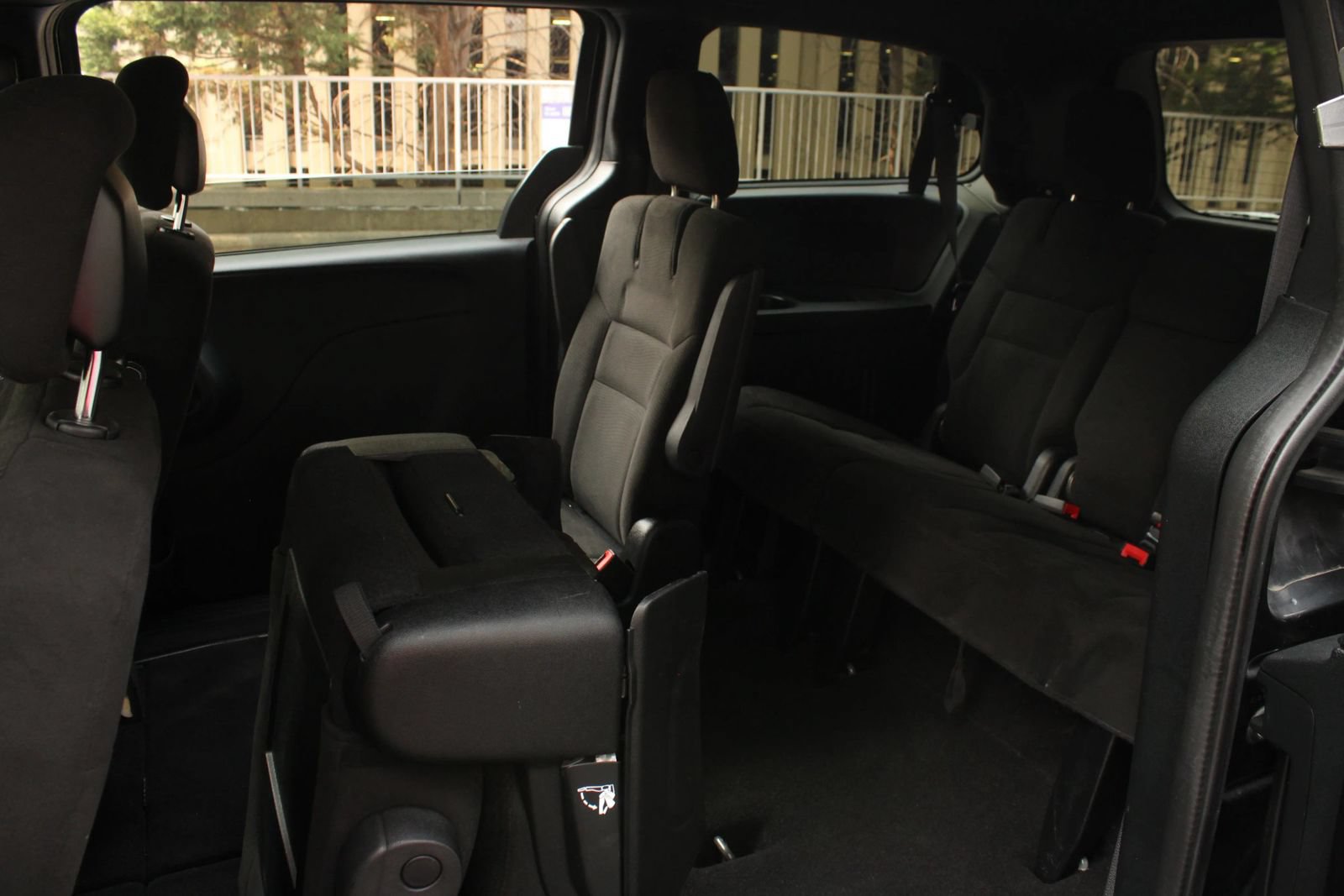 Used 2015 Dodge Grand Caravan SXT w/ Blacktop Package FWD image 21