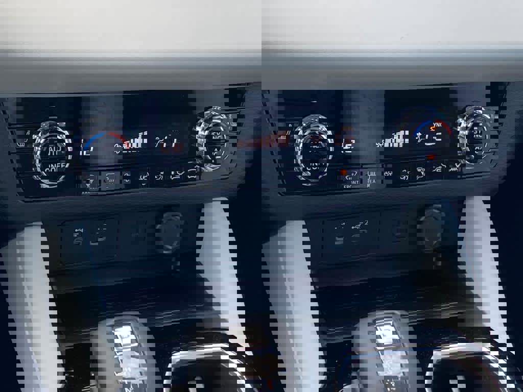 New 2025 Mitsubishi Outlander SE image 7