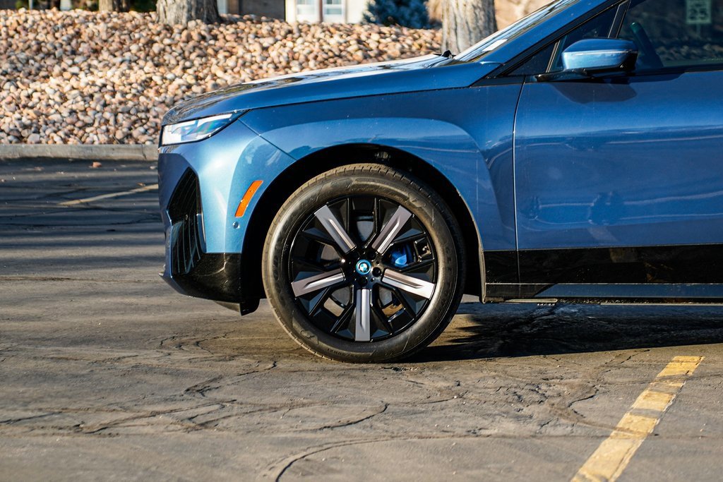 Used 2024 BMW iX xDrive50 w/ Premium Package image 7