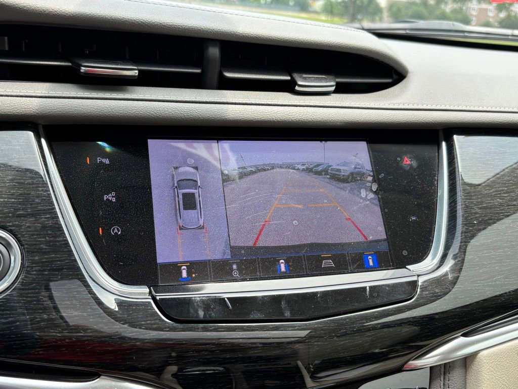 Used 2022 Cadillac XT6 Premium Luxury w/ Technology Package FWD image 11