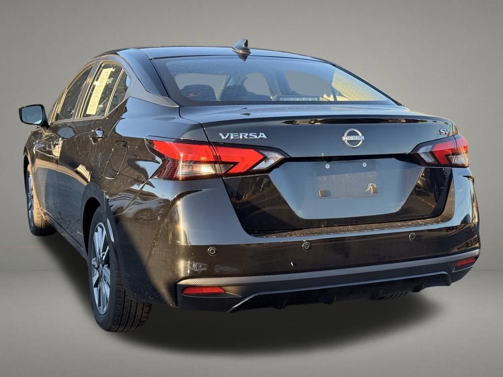 Used 2023 Nissan Versa SV FWD image 3