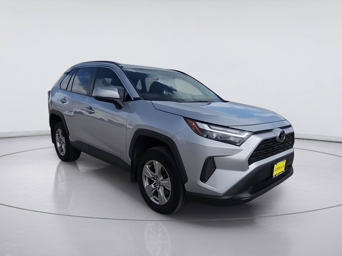 Used 2023 Toyota RAV4 XLE w/ Convenience Package FWD image 2