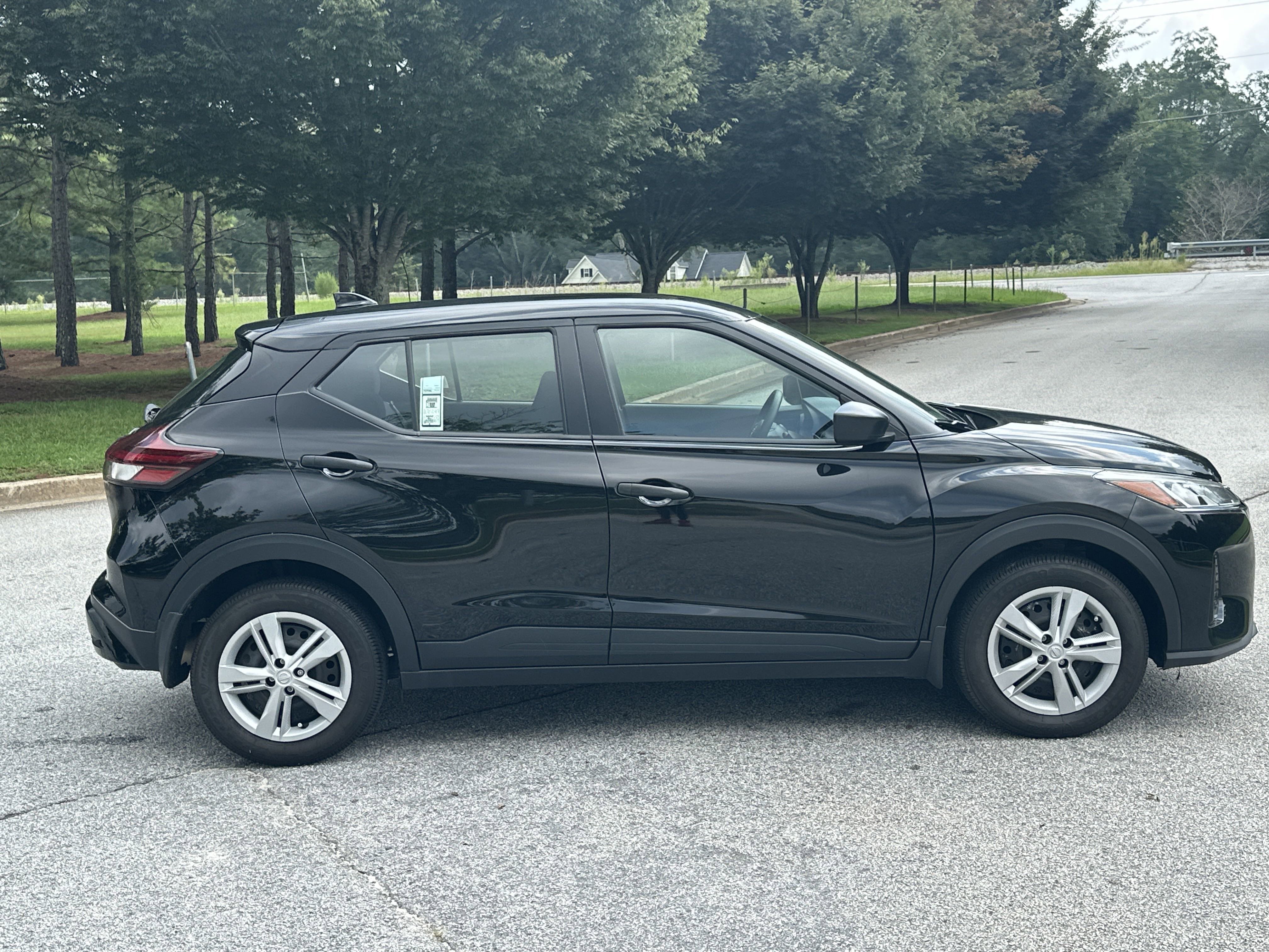 New 2024 Nissan Kicks S image 4