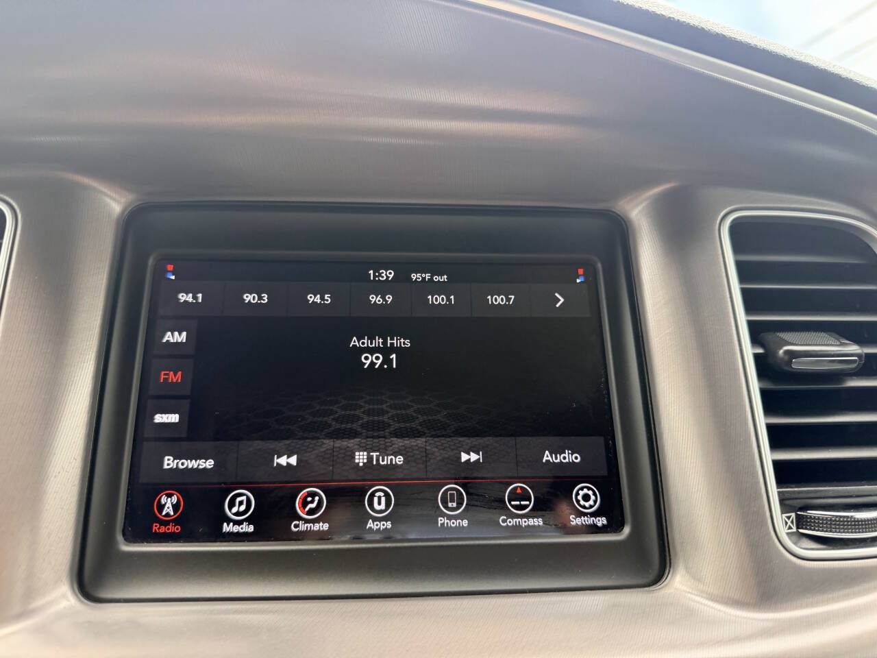 Used 2022 Dodge Charger SXT RWD image 39