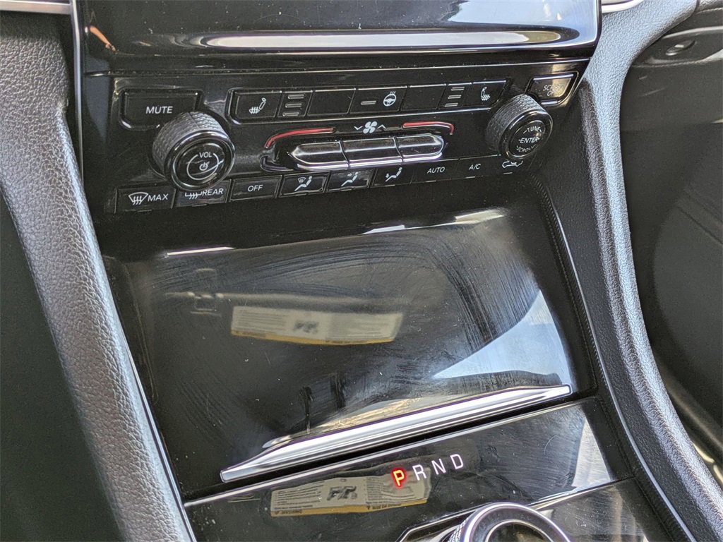 Used 2024 Jeep Grand Cherokee L Laredo image 24