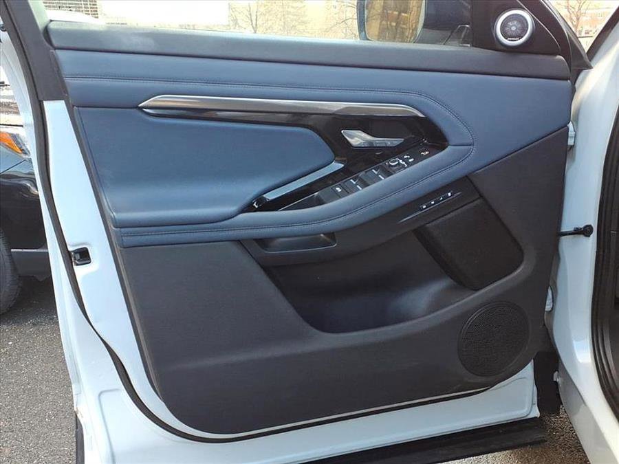 Used 2020 Land Rover Range Rover Evoque R-Dynamic SE image 18