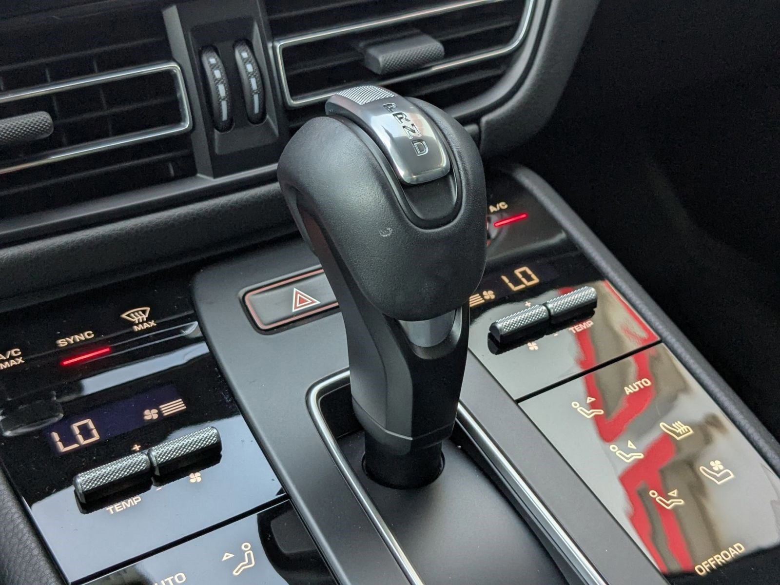 Certified 2025 Porsche Macan image 19