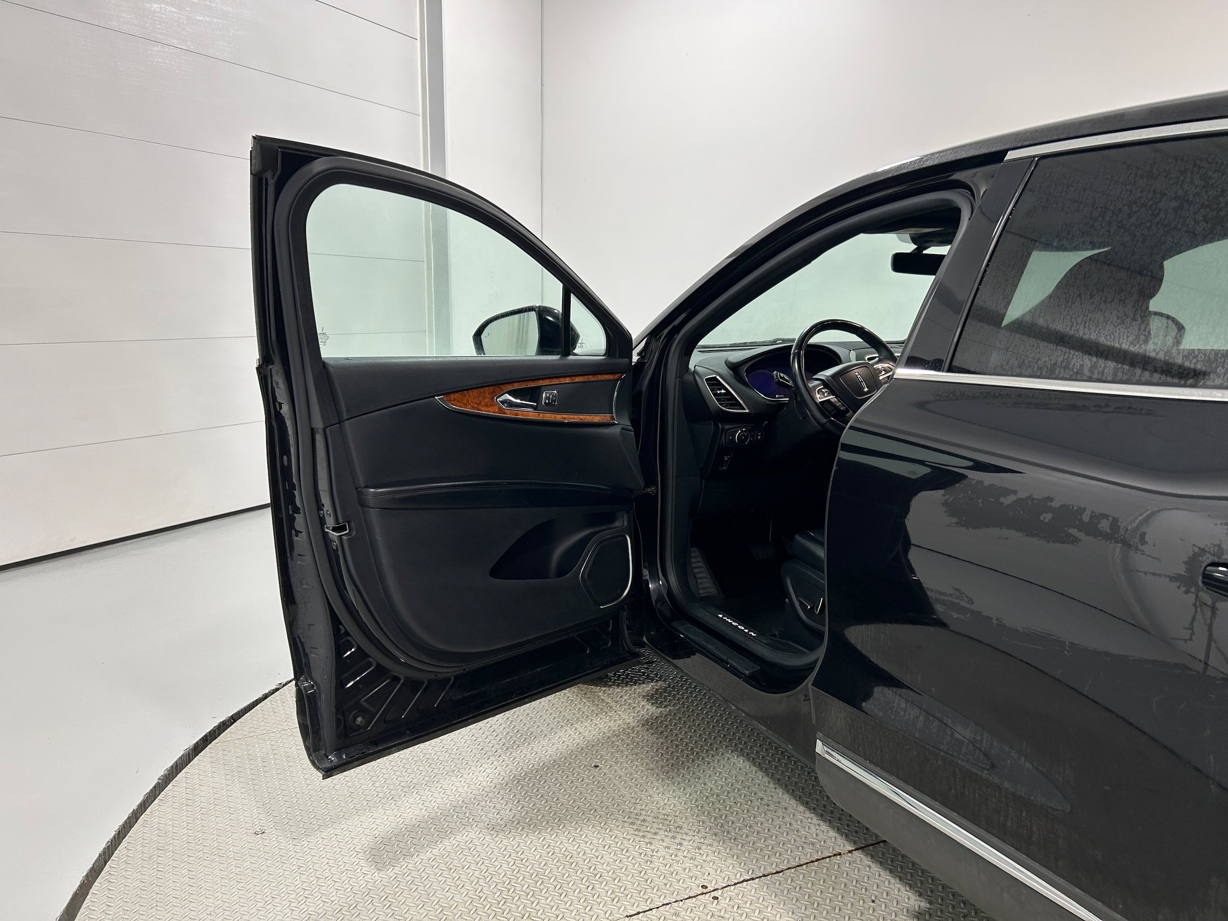 Used 2019 Lincoln Nautilus Select AWD/4WD image 17