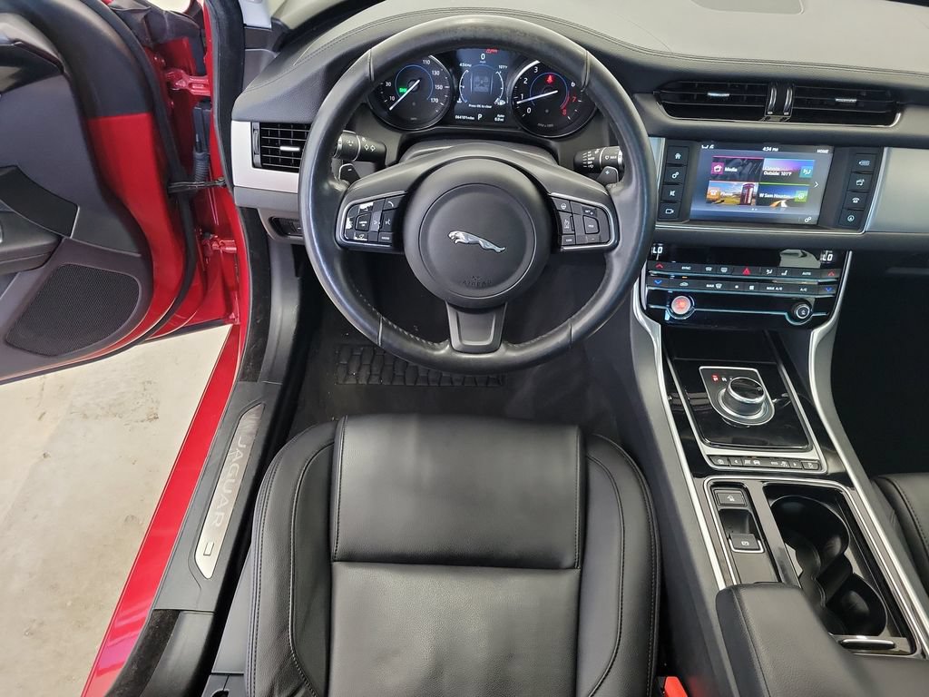 Used 2018 Jaguar XF Premium AWD/4WD image 17