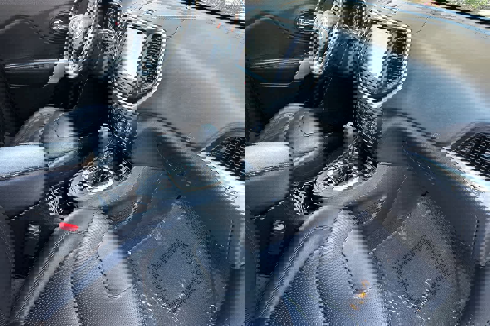 Used 2018 Jeep Cherokee Overland image 17