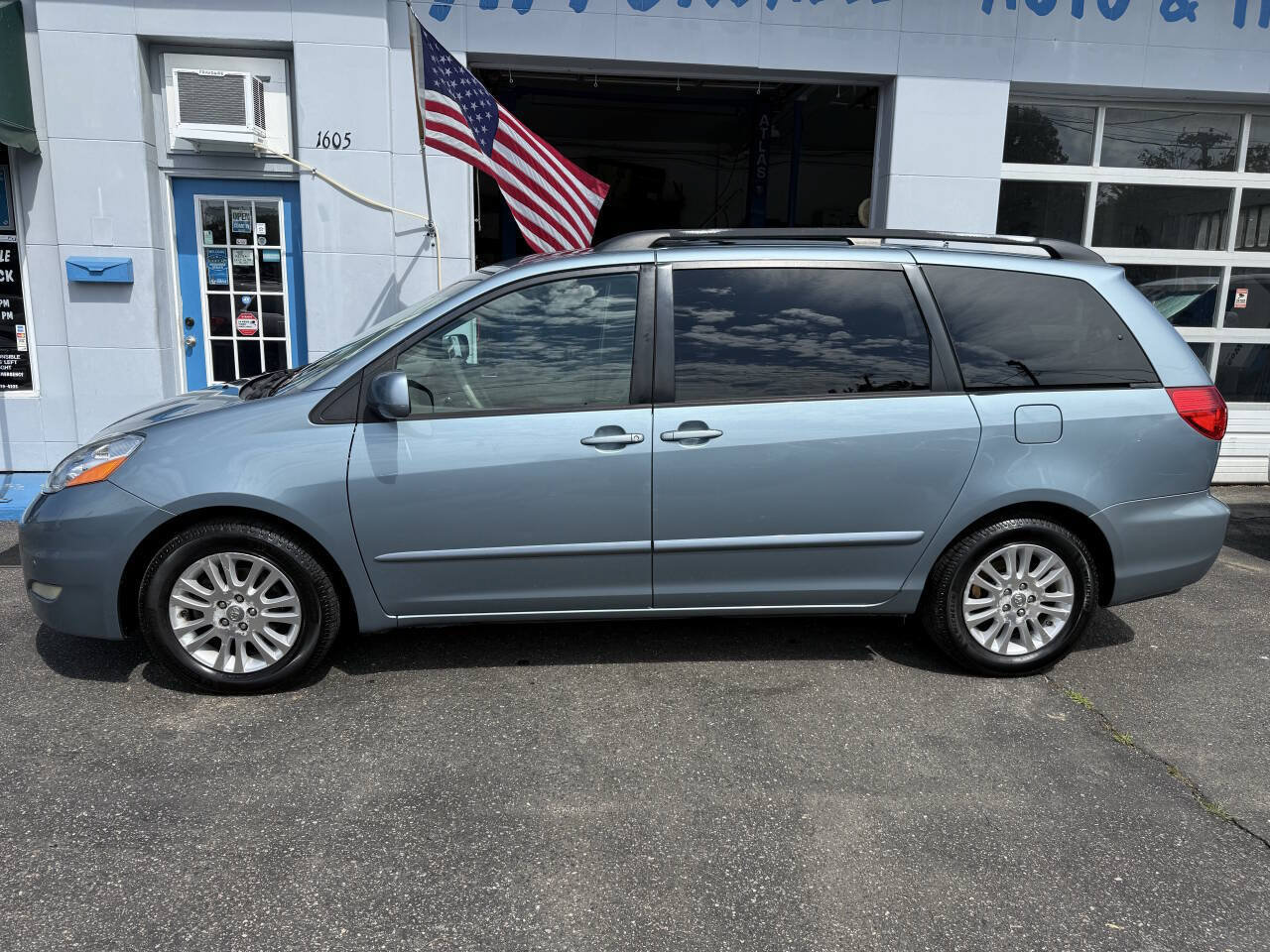 Used 2009 Toyota Sienna FWD image 6