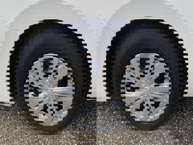 Used 2023 Nissan Versa S image 4