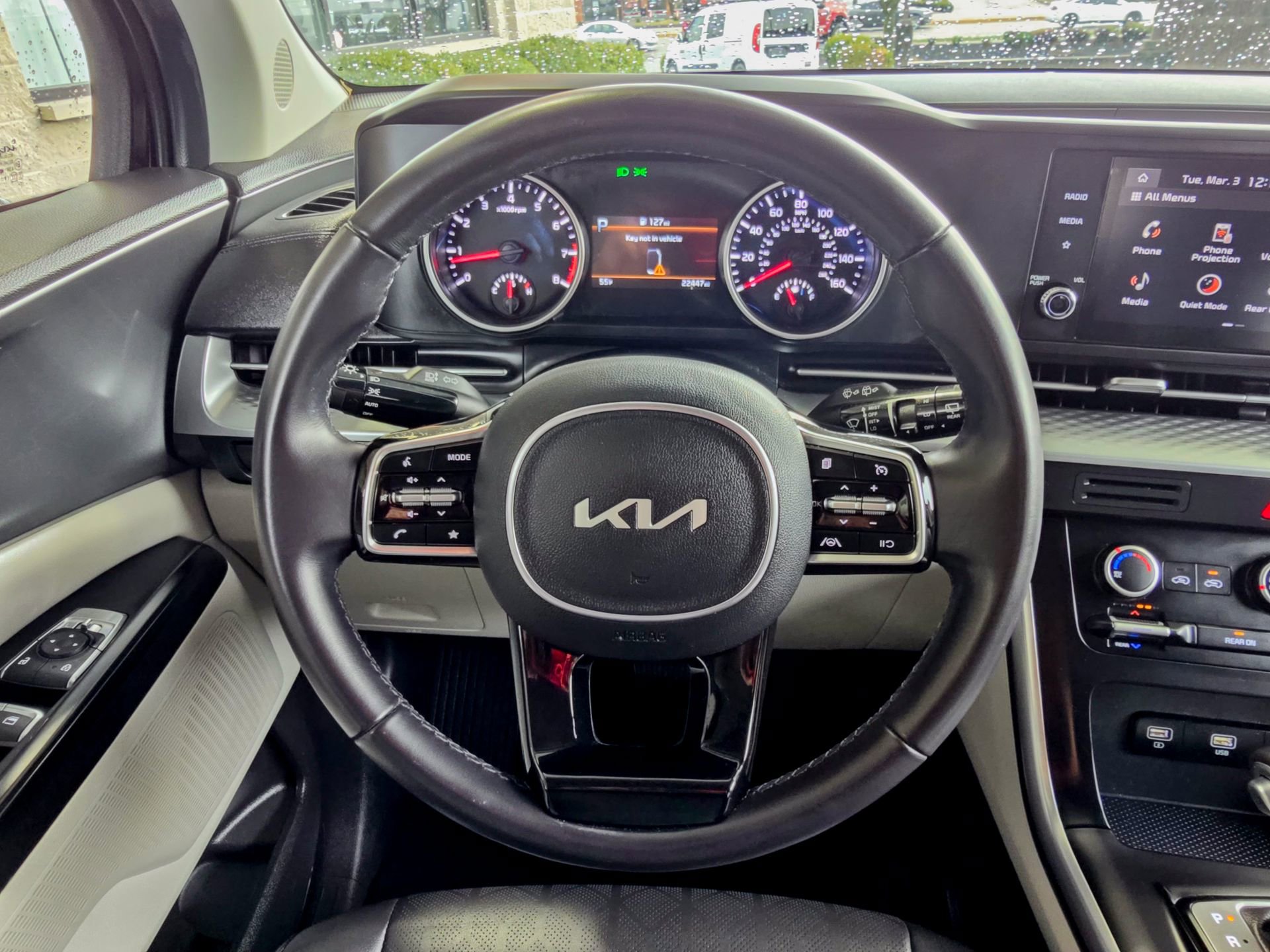 Used 2023 Kia Carnival LX image 27