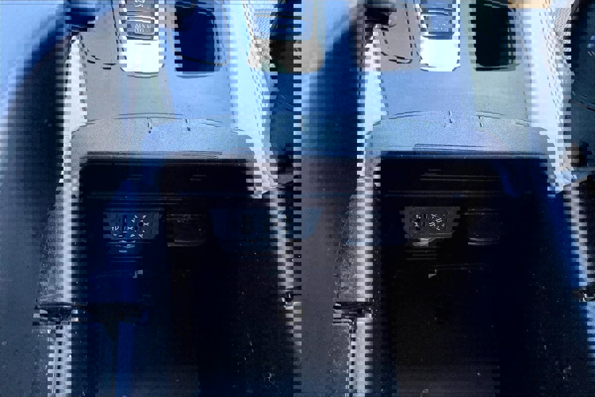 Used 2019 BMW X6 xDrive50i w/ M Sport Package image 31