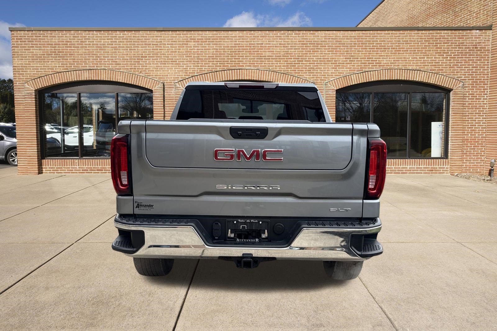 Used 2025 GMC Sierra 1500 SLT image 4