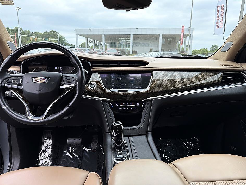 Used 2020 Cadillac XT6 Premium Luxury w/ Platinum Package FWD image 14