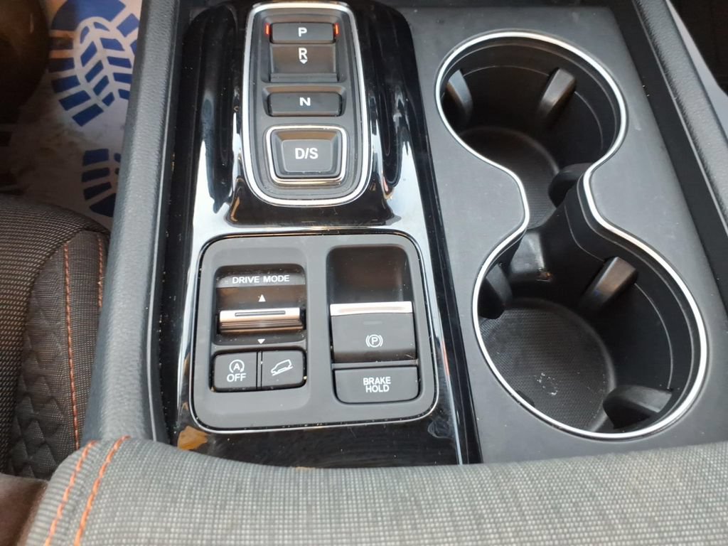 Used 2025 Honda Pilot Sport image 13