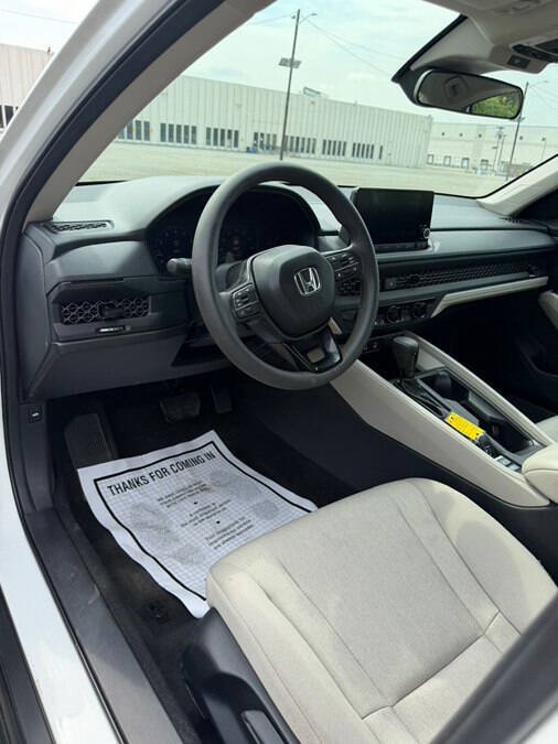 Used 2025 Honda Accord LX image 32