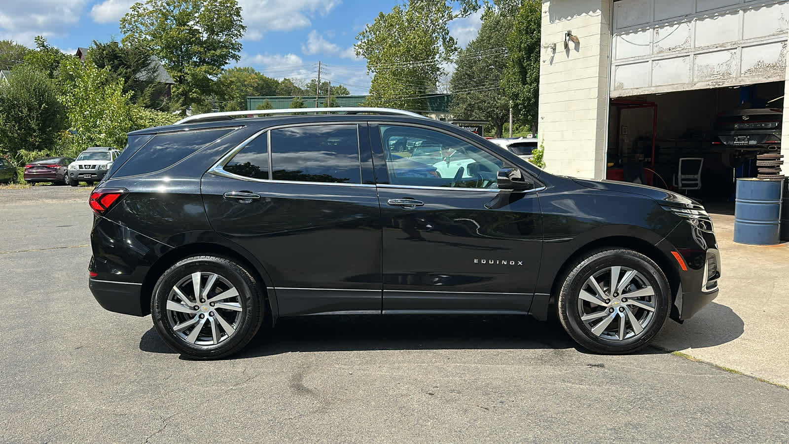 Used 2022 Chevrolet Equinox Premier image 2